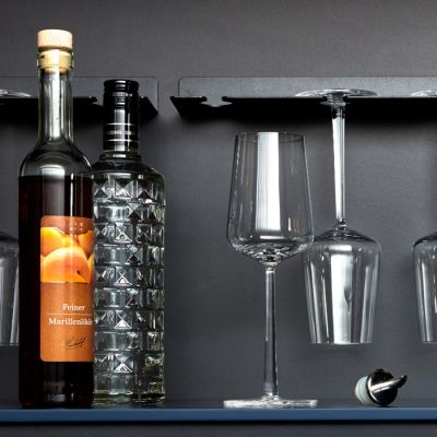 ER_Alteiche schwarz LM stahlblau-RAL D1 Weinglashalter